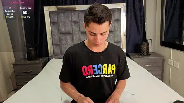 LeoMonnroe online show from 25, 7, 2026