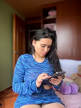 Veronica Wins  online show from 25, 6, 2026