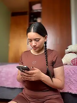 Veronica Wins  online show from 6, 7, 2026