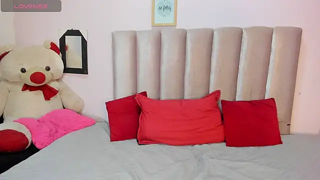 Snapshot of Roger_And_Ramona chatting on 11, 1, 2026 Roger And Ramona online show from 11, 1, 2026