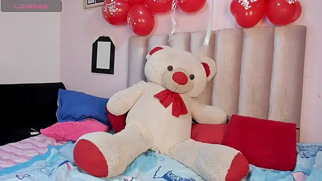 Snapshot of Roger_And_Ramona chatting on 16, 2, 2026 Roger And Ramona online show from 16, 2, 2026