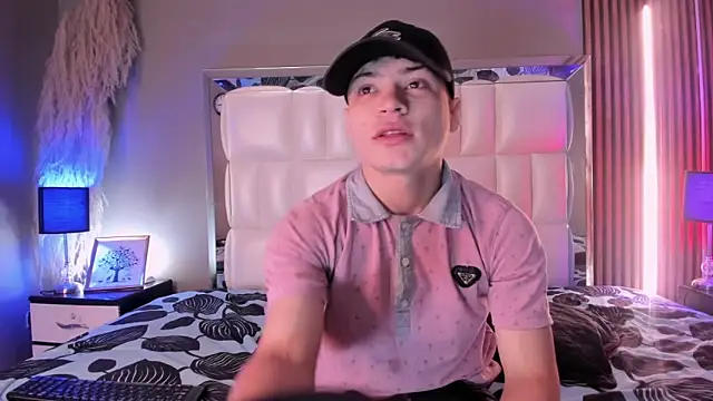 Snapshot of Roger_And_Ramona chatting on 1, 3, 2026 Roger And Ramona online show from 1, 3, 2026