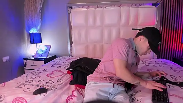 Snapshot of Roger_And_Ramona chatting on 17, 3, 2026 Roger And Ramona online show from 17, 3, 2026