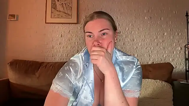 SexyBlondJoanna online show from 16, 3, 2026