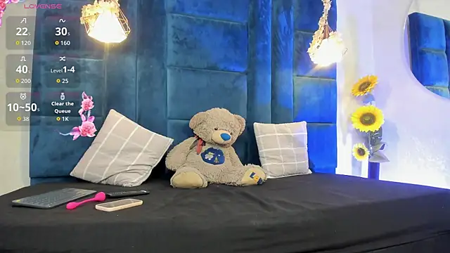 Snapshot of Laura_Miller1 chatting on 4, 4, 2026 Laura Miller1 online show from 4, 4, 2026