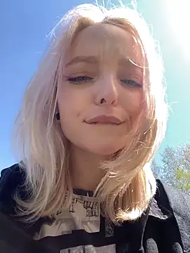 aka Blonde online show from 16, 5, 2026