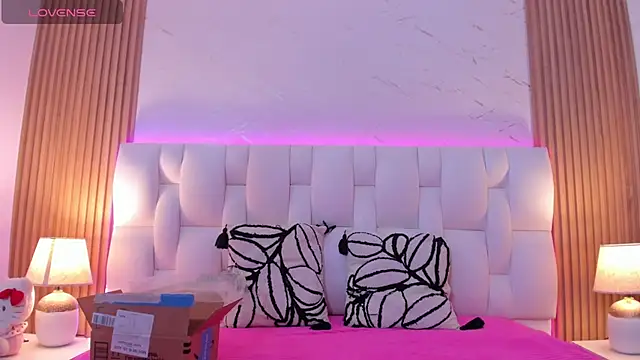 emily nova  online show from 31, 7, 2026