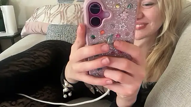 Snapshot of blondebunny999_999 chatting on 4, 2, 2026 blondebunny999 999 online show from 4, 2, 2026