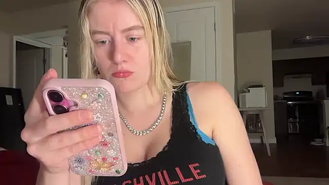 Snapshot of blondebunny999_999 chatting on 17, 2, 2026 blondebunny999 999 online show from 17, 2, 2026