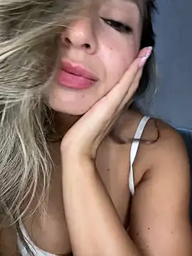 Snapshot of bebitas2_ chatting on 3, 3, 2026 bebitas2 online show from 3, 3, 2026