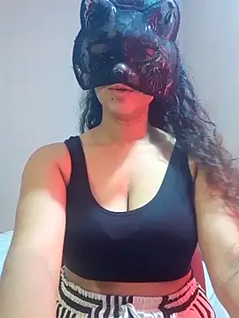 cutehotwife online show from 3, 5, 2026