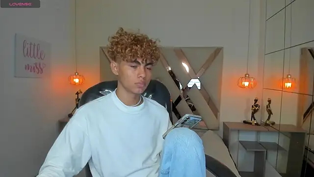 Anyelo Twink online show from 11, 7, 2026