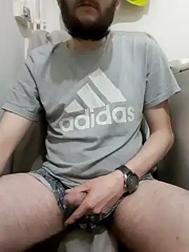 Snapshot of 80julien chatting on 3, 2, 2026 80julien online show from 3, 2, 2026