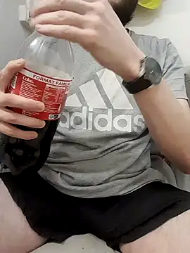 Snapshot of 80julien chatting on 3, 2, 2026 80julien online show from 3, 2, 2026