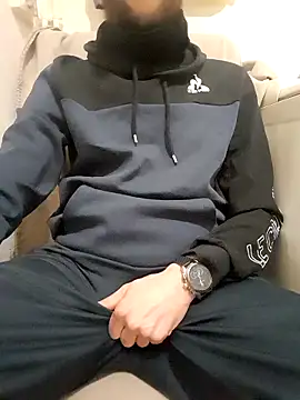 Snapshot of 80julien chatting on 5, 2, 2026 80julien online show from 5, 2, 2026