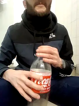 Snapshot of 80julien chatting on 6, 2, 2026 80julien online show from 6, 2, 2026