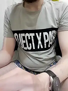 Snapshot of 80julien chatting on 8, 3, 2026 80julien online show from 8, 3, 2026