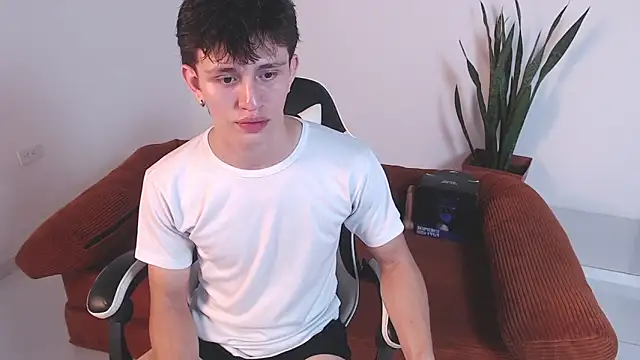 Snapshot of DarrenColleen chatting on 18, 2, 2026 DarrenColleen online show from 18, 2, 2026