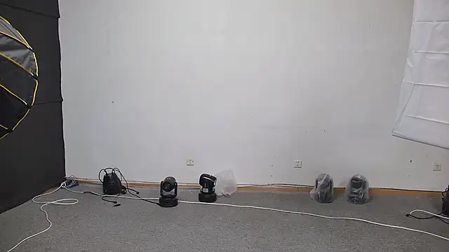 Snapshot of STR-100 chatting on 8, 3, 2026 STR-100 online show from 8, 3, 2026