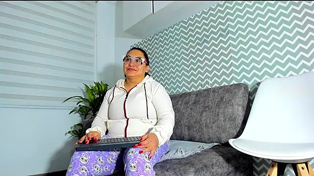 nailon karol11 online show from 22, 7, 2026