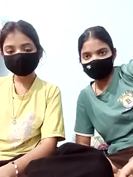 Snapshot of College--girl chatting on 13, 3, 2026 College--girl online show from 13, 3, 2026