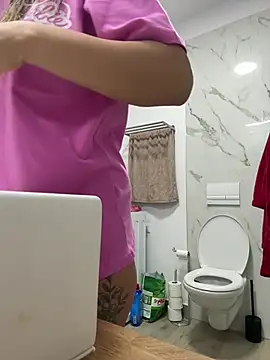 Snapshot of Missolevelvet chatting on 5, 3, 2026 Missolevelvet online show from 5, 3, 2026