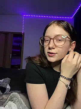 Snapshot of YoungLisaa18 chatting on 2, 2, 2026 YoungLisaa18 online show from 2, 2, 2026