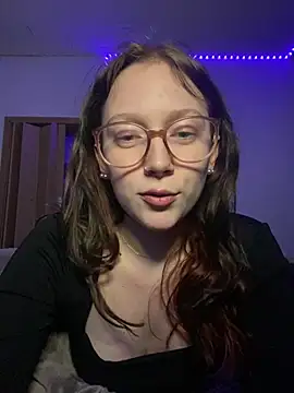 Snapshot of YoungLisaa18 chatting on 4, 2, 2026 YoungLisaa18 online show from 4, 2, 2026