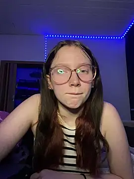 Snapshot of YoungLisaa18 chatting on 5, 2, 2026 YoungLisaa18 online show from 5, 2, 2026