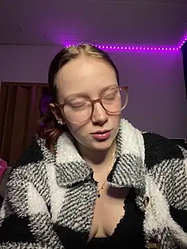 Snapshot of YoungLisaa18 chatting on 17, 2, 2026 YoungLisaa18 online show from 17, 2, 2026