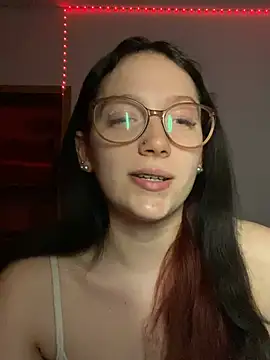 Snapshot of YoungLisaa18 chatting on 7, 4, 2026 YoungLisaa18 online show from 7, 4, 2026