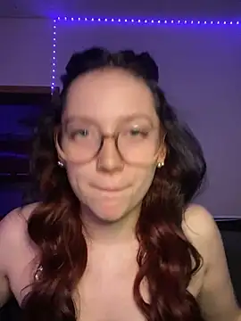 Snapshot of YoungLisaa18 chatting on 8, 4, 2026 YoungLisaa18 online show from 8, 4, 2026