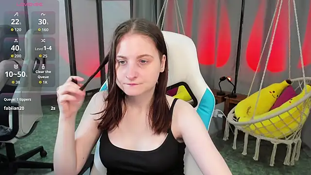 KiraDuvall online show from 28, 4, 2026