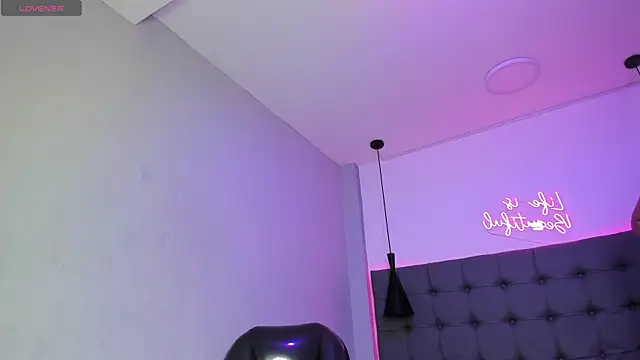 scarletcherry18 online show from 25, 6, 2026