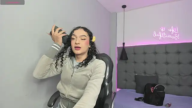 scarletcherry18 online show from 27, 7, 2026