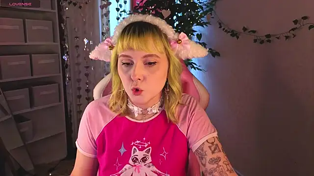 Snapshot of Roziett_Belle chatting on 11, 3, 2026 Roziett Belle online show from 11, 3, 2026