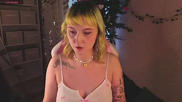 Snapshot of Roziett_Belle chatting on 14, 3, 2026 Roziett Belle online show from 14, 3, 2026