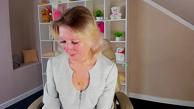 Julie Lucas online show from 14, 3, 2026