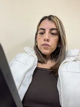 Paulinaa bella online show from 4, 3, 2026