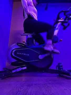 Snapshot of Pretty__Milf chatting on 3, 3, 2026 Pretty Milf online show from 3, 3, 2026