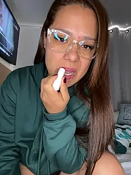 Pretty  Milf online show from 29, 6, 2026