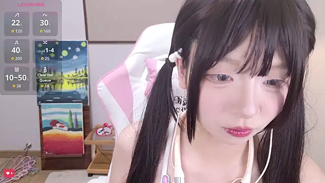 Qiqiiii-05 online show from 25, 7, 2026