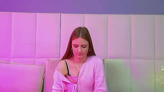 Snapshot of SofiaSarvain chatting on 6, 3, 2026 SofiaSarvain online show from 6, 3, 2026