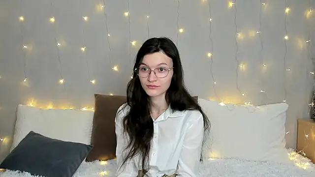 Snapshot of ThoraMarola chatting on 3, 2, 2026 ThoraMarola online show from 3, 2, 2026