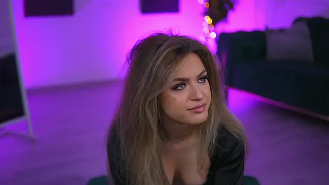 NayaQuinn online show from 15, 3, 2026