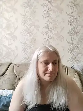 NyushaLollipop online show from 9, 8, 2026