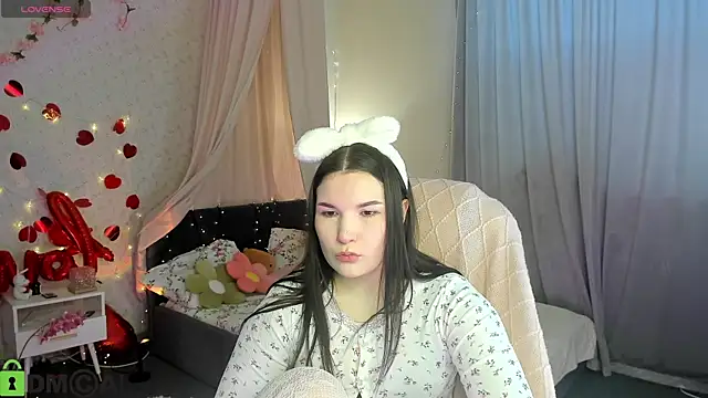 Mira Silk online show from 28, 2, 2026