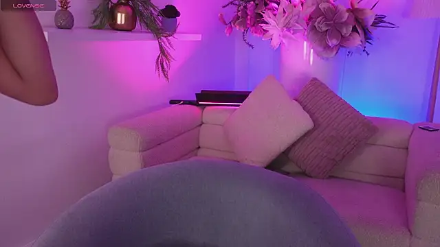 Dakota velvet  online show from 18, 2, 2026