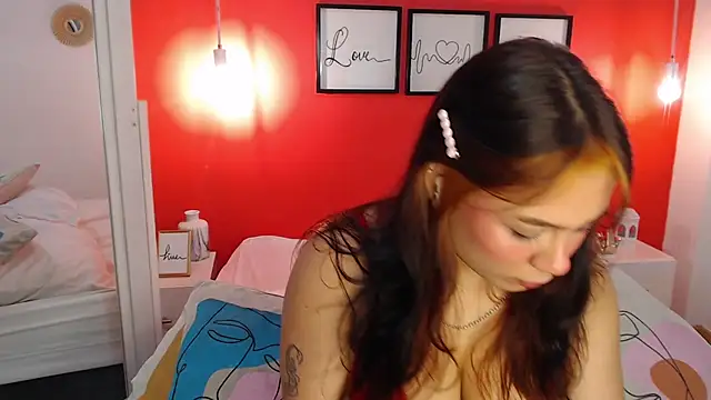 Snapshot of MaddyOwens_5 chatting on 10, 4, 2026 MaddyOwens 5 online show from 10, 4, 2026