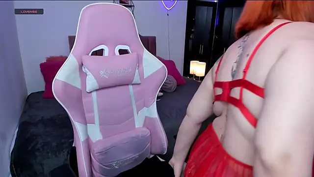 Nina curves online show from 15, 3, 2026